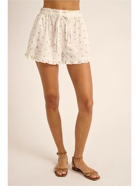 La Maregold The Theo Shorts in Baby Pink Petite Flower White Floral Ditsy Print
